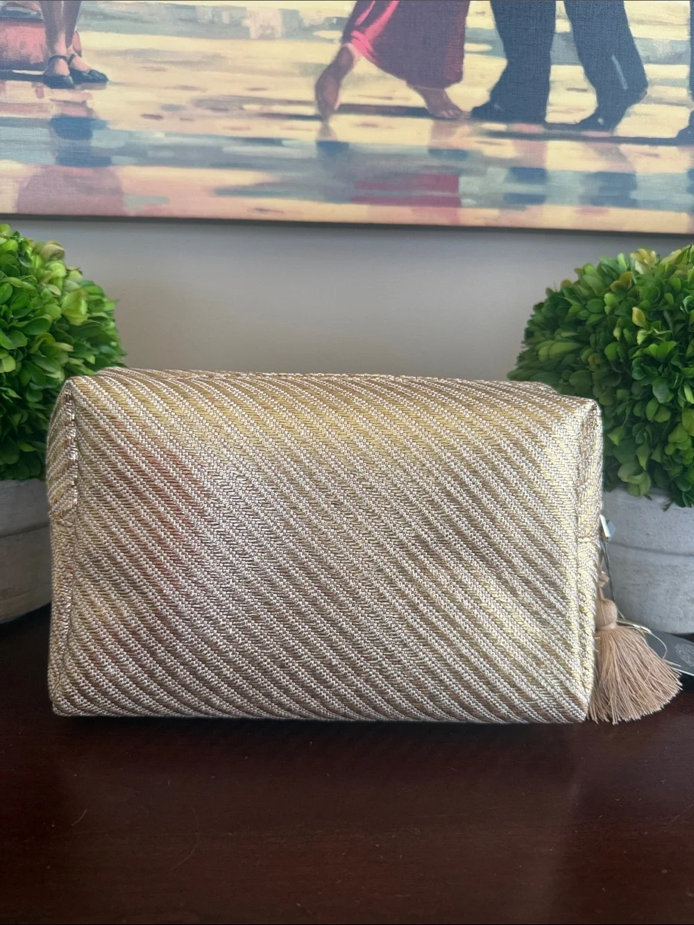 VINCE CAMUTO 💄IRIDESCENT GOLD-TONE COSMETIC BAG💄 WITH TASSEL CHARMS 🌟NWT🌟